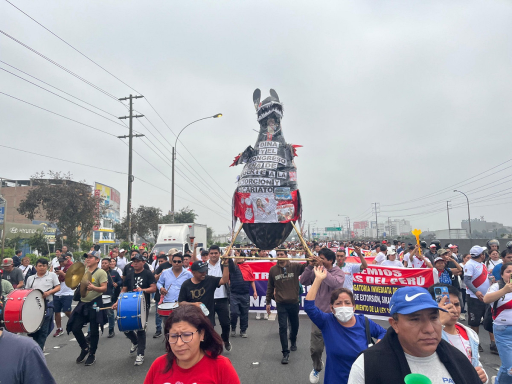 Protesta de transportistas en Perú el 10 de octubre 2024 en las calles de Lima.