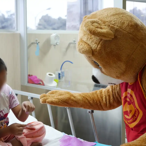 ESSALUD RECONOCE LABOR DE JÓVENES VOLUNTARIOS QUE LLEVAN ALEGRÍA Y ESPERANZA A NIÑOS CON CÁNCER